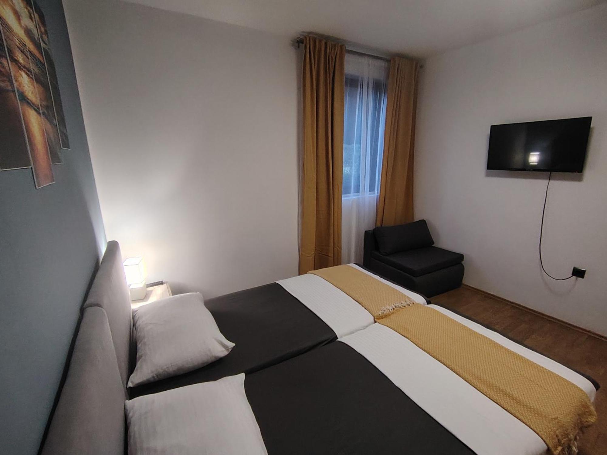 Apartman Hric -50M Od Plaze- Mali Losinj Bagian luar foto